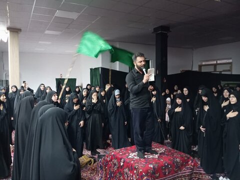 تصاویر/ عزاداری ویژه دختران به همت هیئت بنت‌الهدی در حسینیه امامزاده یحیی علیه‌السلام همدان برگزار شد