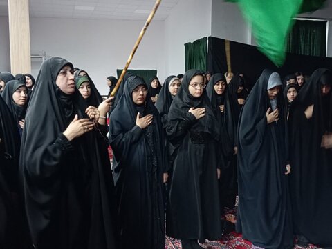 تصاویر/ عزاداری ویژه دختران به همت هیئت بنت‌الهدی در حسینیه امامزاده یحیی علیه‌السلام همدان برگزار شد