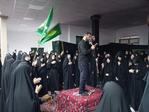 تصاویر/ عزاداری ویژه دختران به همت هیئت بنت‌الهدی در حسینیه امامزاده یحیی علیه‌السلام همدان برگزار شد