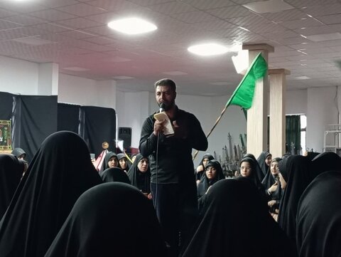 تصاویر/ عزاداری ویژه دختران به همت هیئت بنت‌الهدی در حسینیه امامزاده یحیی علیه‌السلام همدان برگزار شد