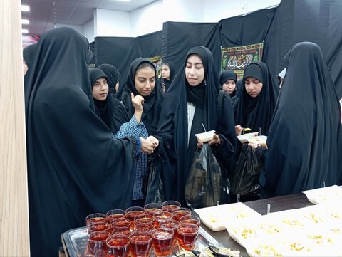 تصاویر/ عزاداری ویژه دختران به همت هیئت بنت‌الهدی در حسینیه امامزاده یحیی علیه‌السلام همدان برگزار شد