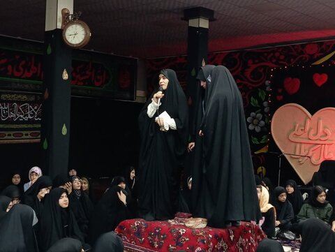 تصاویر/ عزاداری ویژه دختران به همت هیئت بنت‌الهدی در حسینیه امامزاده یحیی علیه‌السلام همدان برگزار شد