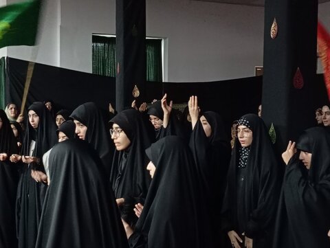 تصاویر/ عزاداری ویژه دختران به همت هیئت بنت‌الهدی در حسینیه امامزاده یحیی علیه‌السلام همدان برگزار شد
