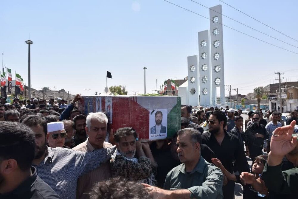 تصاویر/ مراسم تشییع شهیدجواد کریم‌کُشته خادم مدرسه علمیه امام جعفر صادق(ع) زاهدان