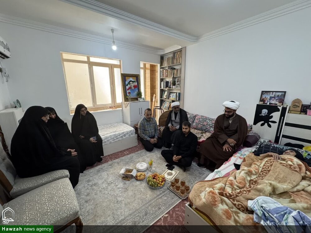 دیدار مسئول سازمان بسیج طلاب هرمزگان با مادر طلبه شهید حیدری