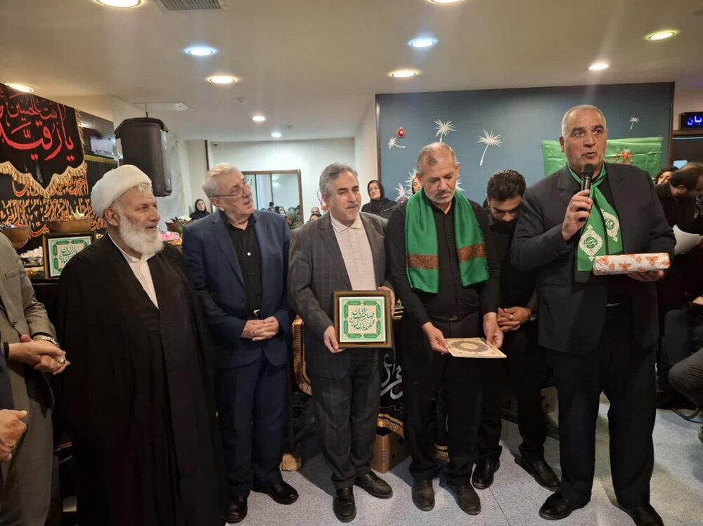 نخستین همایش تجلیل ازخادمان و پیرغلامان دخترسه ساله امام حسین (ع) درکاشان برگزار شد+عکس