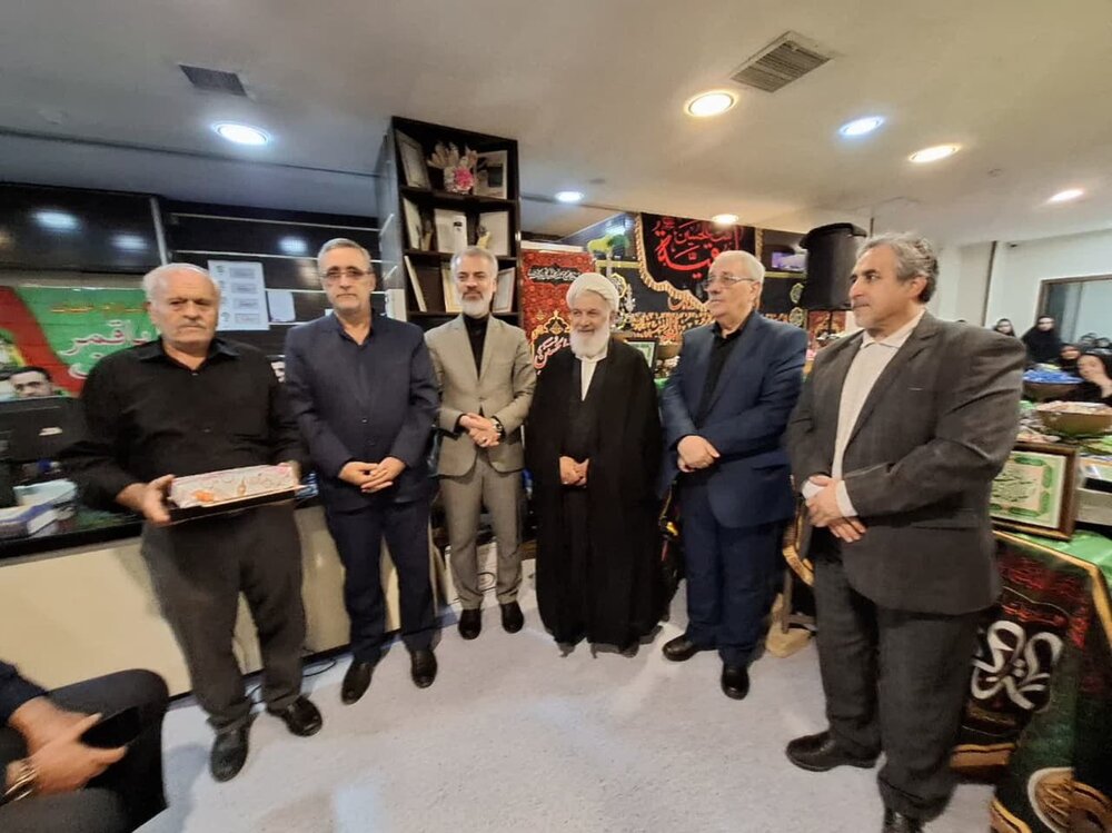 نخستین همایش تجلیل ازخادمان و پیرغلامان دخترسه ساله امام حسین (ع) درکاشان برگزار شد+عکس