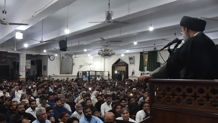 خطیب پاکستانی: شهید عارف حسینی زنده است و اندیشهاش در دلهای مردم جریان دارد