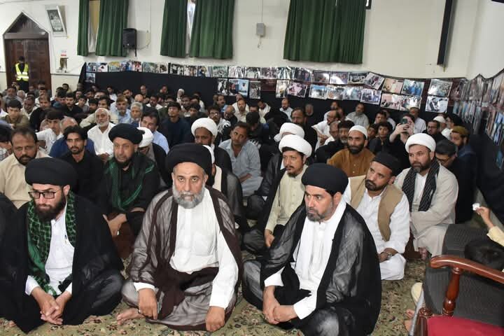 خطیب پاکستانی: شهید عارف حسینی زنده است و اندیشهاش در دلهای مردم جریان دارد