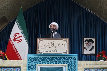 مسئولان پاسخگوی سؤالات خبرنگاران باشند