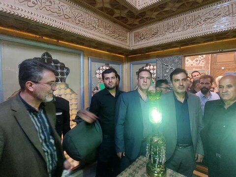 تصاویر/ غبارروبی ضریح مطهر حضرت سلطانعلی(ع) در اردهال کاشان