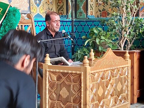 تصاویر/ غبارروبی ضریح مطهر حضرت سلطانعلی(ع) در اردهال کاشان