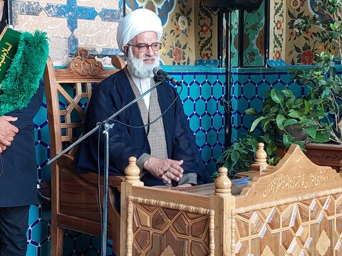 تصاویر/ غبارروبی ضریح مطهر حضرت سلطانعلی(ع) در اردهال کاشان