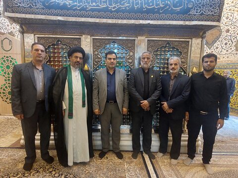 تصاویر/ غبارروبی ضریح مطهر حضرت سلطانعلی(ع) در اردهال کاشان