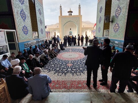 تصاویر/ غبارروبی ضریح مطهر حضرت سلطانعلی(ع) در اردهال کاشان