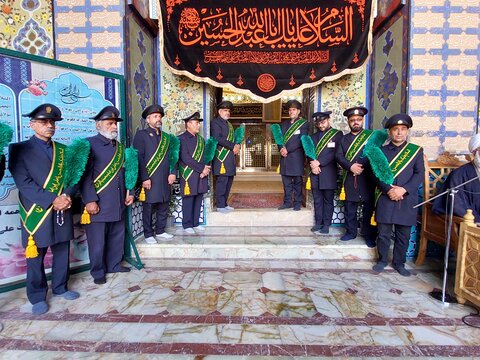 تصاویر/ غبارروبی ضریح مطهر حضرت سلطانعلی(ع) در اردهال کاشان