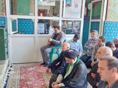 تصاویر/ غبارروبی ضریح مطهر حضرت سلطانعلی(ع) در اردهال کاشان