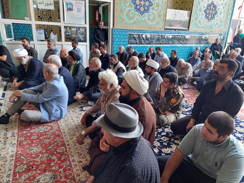 تصاویر/ غبارروبی ضریح مطهر حضرت سلطانعلی(ع) در اردهال کاشان