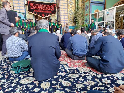 تصاویر/ غبارروبی ضریح مطهر حضرت سلطانعلی(ع) در اردهال کاشان