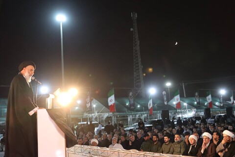 آیین اهتزاز پرچم « یا حسین (ع) » و آغاز خدمت‌رسانی به زائران اربعین در مرز چذابه