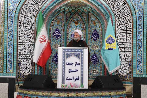 تصاویر/ اقامه نماز جمعه شهر تکاب