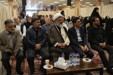 تصاویر / دیدار جمعی از اصحاب رسانه با امام جمعه همدان