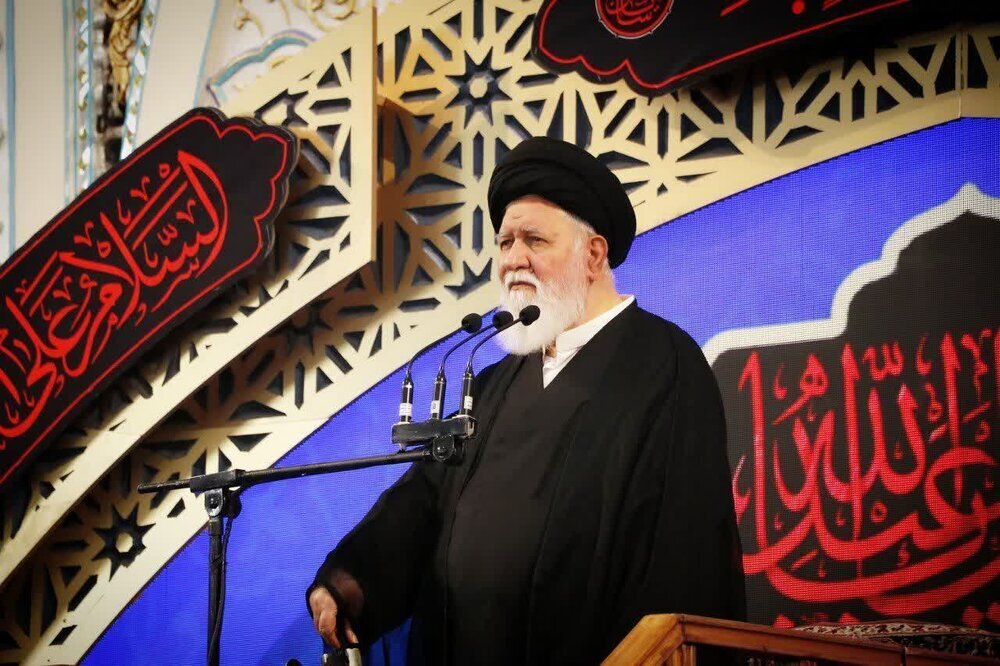 دین اور علم، ملت ایران کی استقامت کا راز ہے: امام جمعہ مشہد مقدس