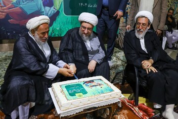 تصاویر / آیین تجلیل از گردآورندگان کتاب عبای گچی