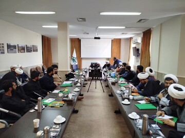 تصاویر /  نشست بررسی راهکارهای تحقق اهداف بیانیه گام دوم در حوزه علمیه استان قزوین