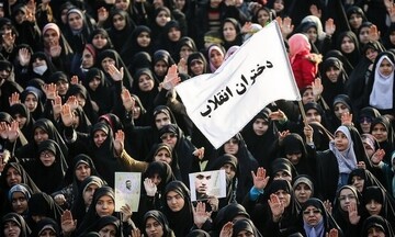 زن مسلمان باید فعال و مؤثر باشد
