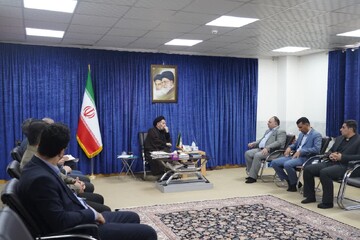 تصاویر / دیدار مدیرکل پست بانک لرستان با نماینده ولی فقیه در استان لرستان