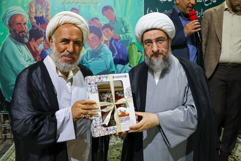 تصاویر | آیین تجلیل از گردآورندگان کتاب عبای گچی