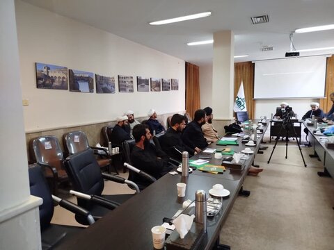 تصاویر /  نشست بررسی راهکارهای تحقق اهداف بیانیه گام دوم در حوزه علمیه استان قزوین