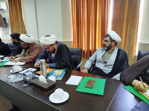 تصاویر /  نشست بررسی راهکارهای تحقق اهداف بیانیه گام دوم در حوزه علمیه استان قزوین