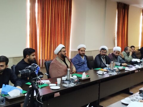 تصاویر /  نشست بررسی راهکارهای تحقق اهداف بیانیه گام دوم در حوزه علمیه استان قزوین