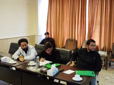 تصاویر /  نشست بررسی راهکارهای تحقق اهداف بیانیه گام دوم در حوزه علمیه استان قزوین