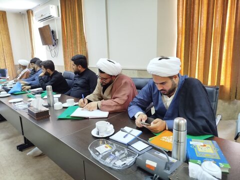 تصاویر /  نشست بررسی راهکارهای تحقق اهداف بیانیه گام دوم در حوزه علمیه استان قزوین