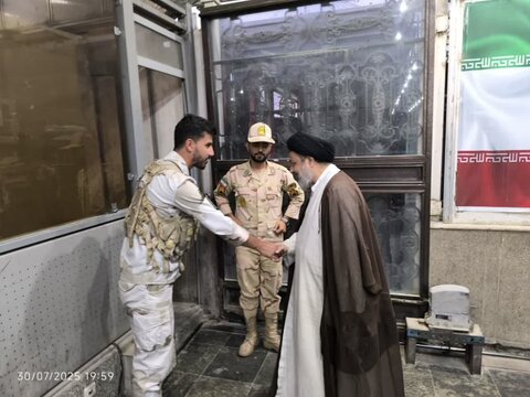 تصاویر/ استقبال امام جمعه ماکو از زوار اربعین کشورهای حوزه قفقاز در مر بازرگان