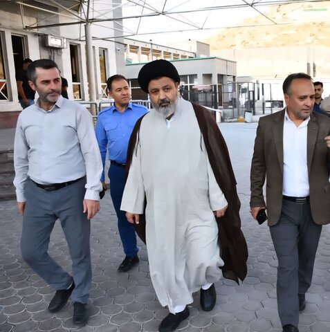 تصاویر/ استقبال امام جمعه ماکو از زوار اربعین کشورهای حوزه قفقاز در مر بازرگان