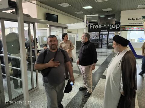 تصاویر/ استقبال امام جمعه ماکو از زوار اربعین کشورهای حوزه قفقاز در مر بازرگان