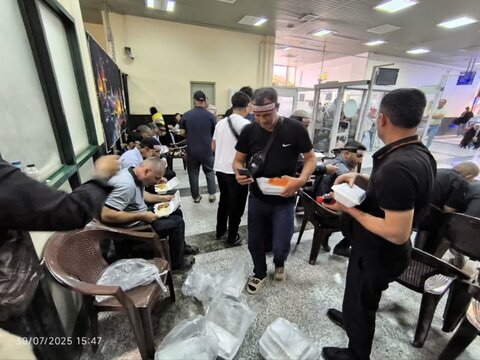 تصاویر/ استقبال امام جمعه ماکو از زوار اربعین کشورهای حوزه قفقاز در مر بازرگان