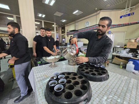 تصاویر/ استقبال امام جمعه ماکو از زوار اربعین کشورهای حوزه قفقاز در مر بازرگان