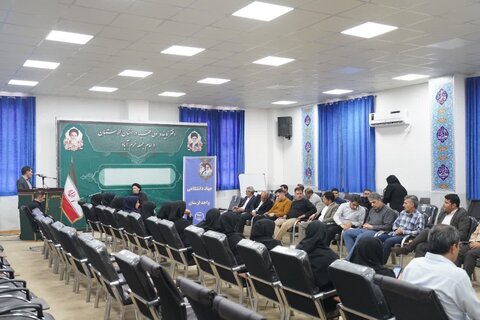 تصاویر دیدار رئیس جهاد دانشگاهی استان لرستان و جمعی از اعضای این نهاد با نماینده ولی فقیه در این استان