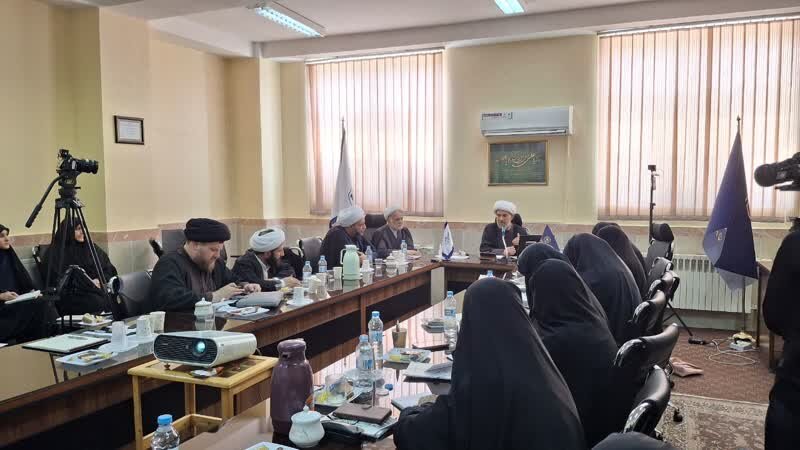 دوره خوانش خلاقانه بیانیه گام دوم انقلاب اسلامی ویژه بانوان طلبه حوزه‌های علمیه خواهران استان تهران برگزار شد