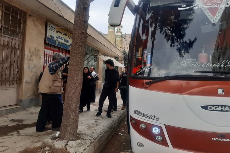 کاروان زائران کاشمری در کرمانشاه میهمان حسینیه بابالحوائج(ع) شدند+تصاویر