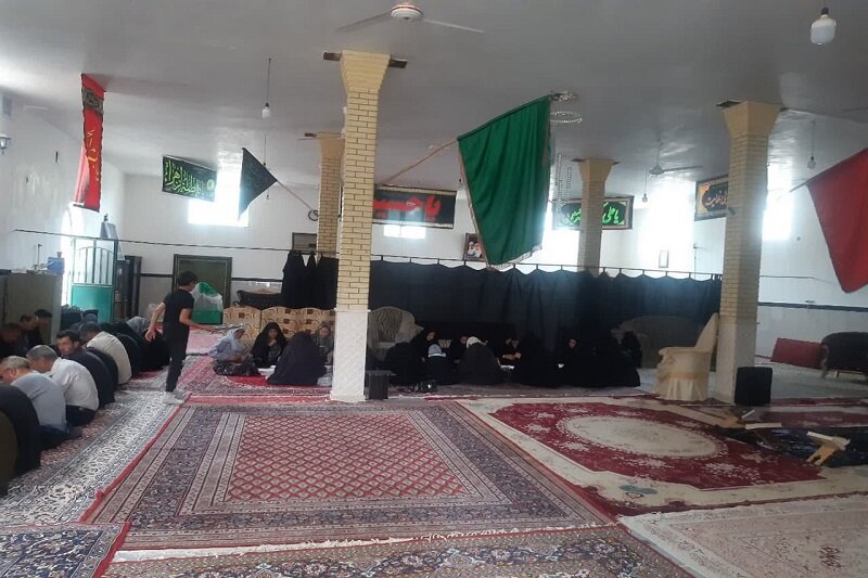 کاروان زائران کاشمری در کرمانشاه میهمان حسینیه باب‌الحوائج(ع) شدند+تصاویر