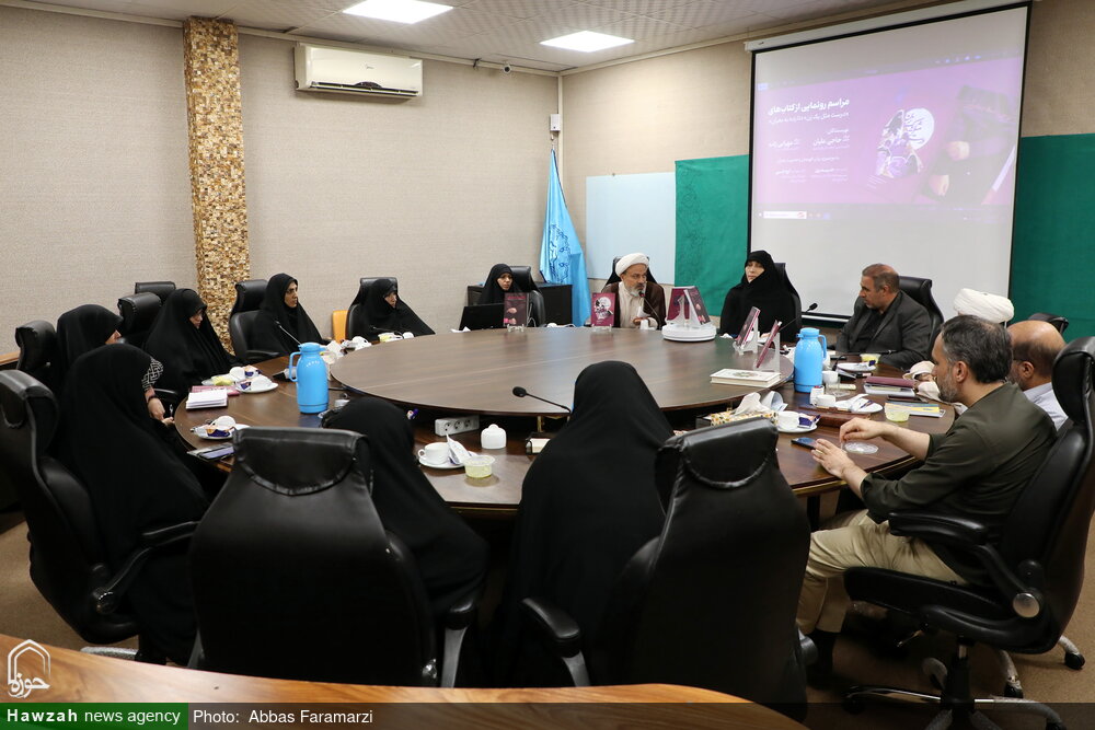 تصاویر/  مراسم رونمایی از دو اثر تازه کارگروه تجربه‌نگاری فرهنگی