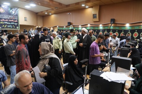 تصاویر / بازدید امام جمعه همدان از روند صدور گذرنامه‌های اربعین حسینی