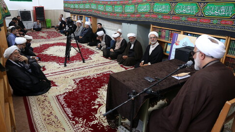 دیدار حجت الاسلام والمسلمین ملکی با کارکنان مرکز مطالعات و پاسخ گویی به شبهات
