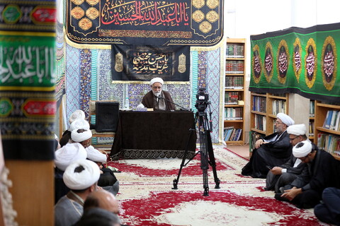 دیدار حجت الاسلام والمسلمین ملکی با کارکنان مرکز مطالعات و پاسخ گویی به شبهات
